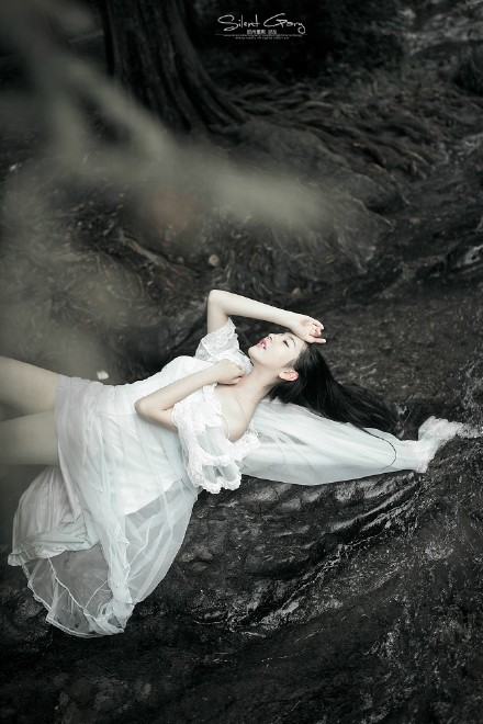 
photoshop夢(mèng)幻光線添加