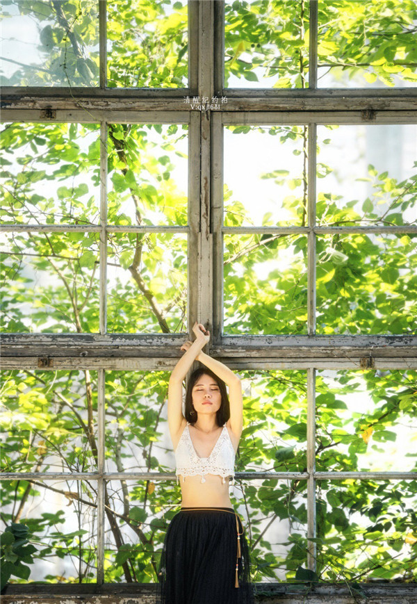 Photoshop調(diào)出外景夢幻柔光人像結果,破洛洛